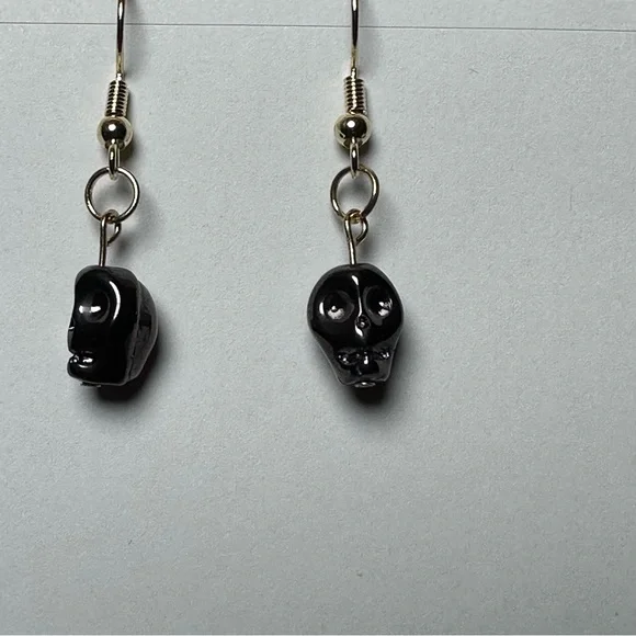 Black skull earrings handmade gold tone color - Picture 6 of 6